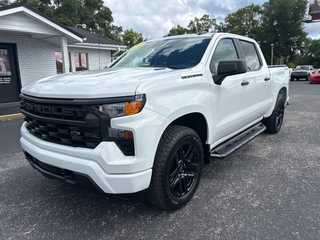 2025 Chevrolet Silverado 1500 Custom photo 3
