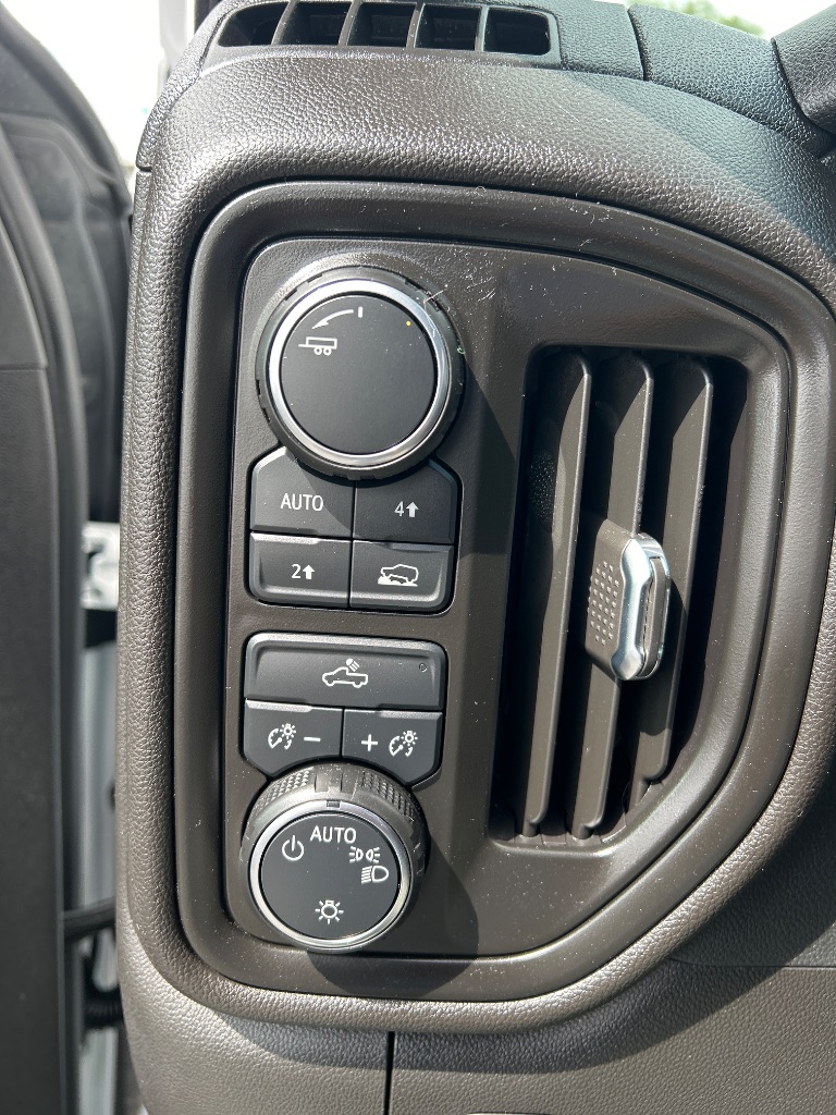 2025 Chevrolet Silverado 1500 Custom photo 12