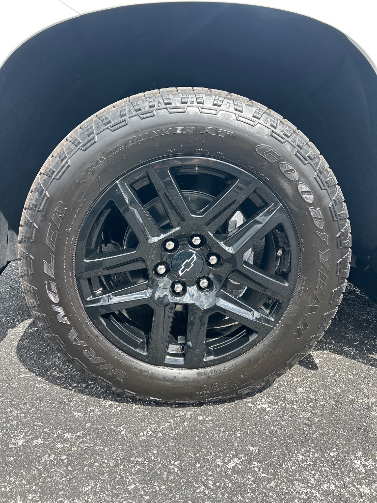 2025 Chevrolet Silverado 1500 Custom photo 19