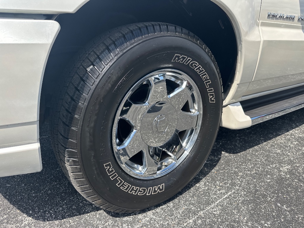 2004 Cadillac Escalade - $13,998