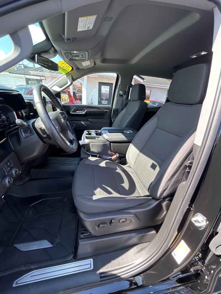 2025 Chevrolet Silverado 1500 - $41,498