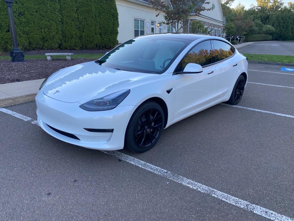 The 2021 Tesla Model 3 Long Range photos