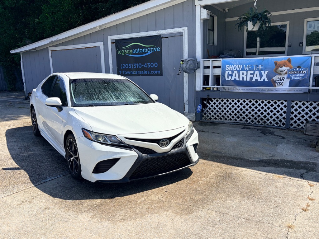 2018 Toyota Camry - $14,900