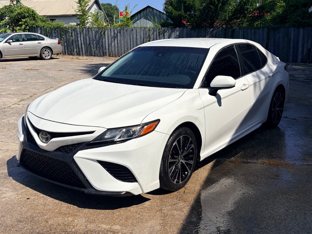 2018 Toyota Camry - $14,900