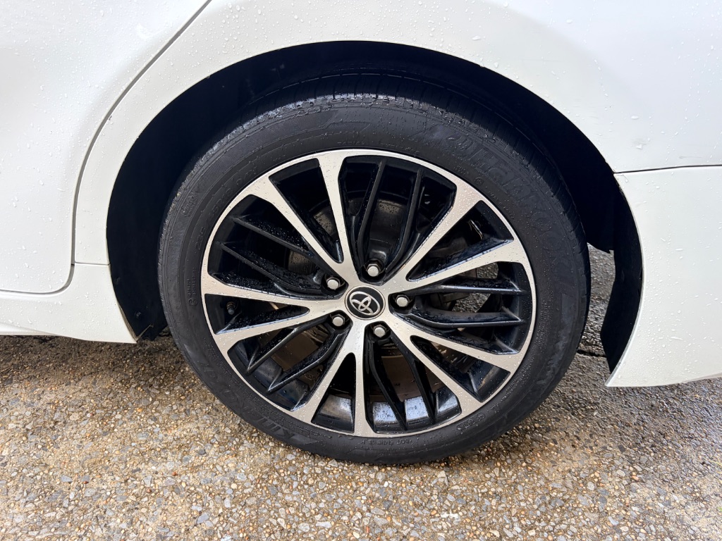 2018 Toyota Camry - $14,900