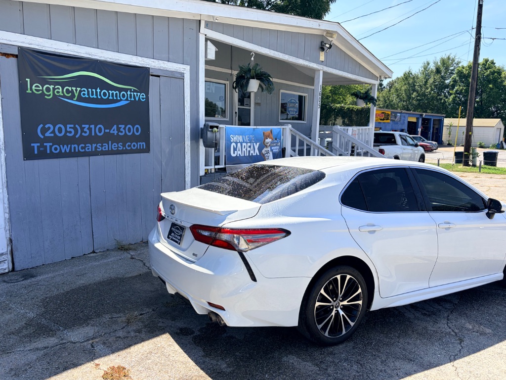 2018 Toyota Camry - $14,900