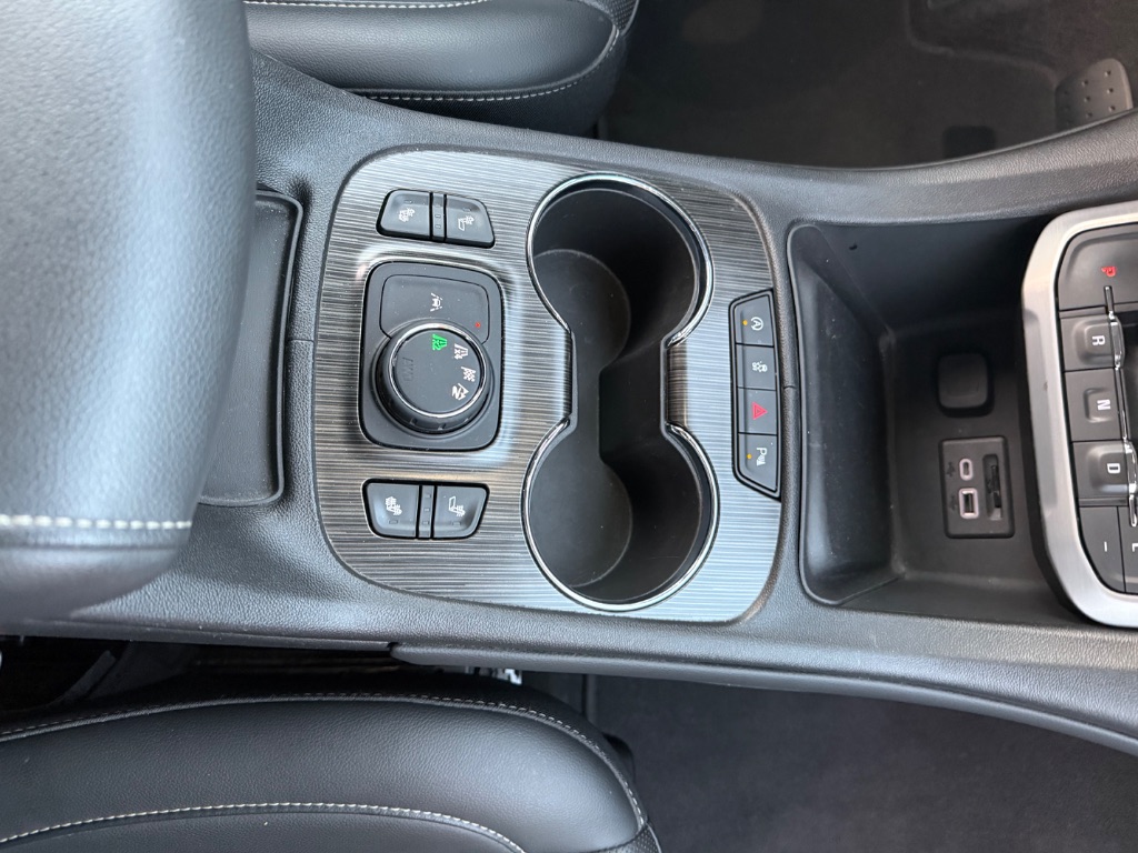 2023 GMC Acadia SLT photo
