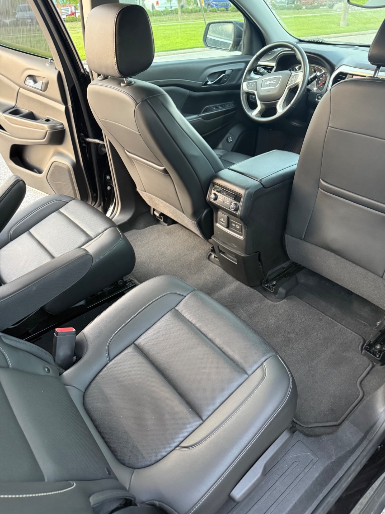 2023 GMC Acadia SLT photo
