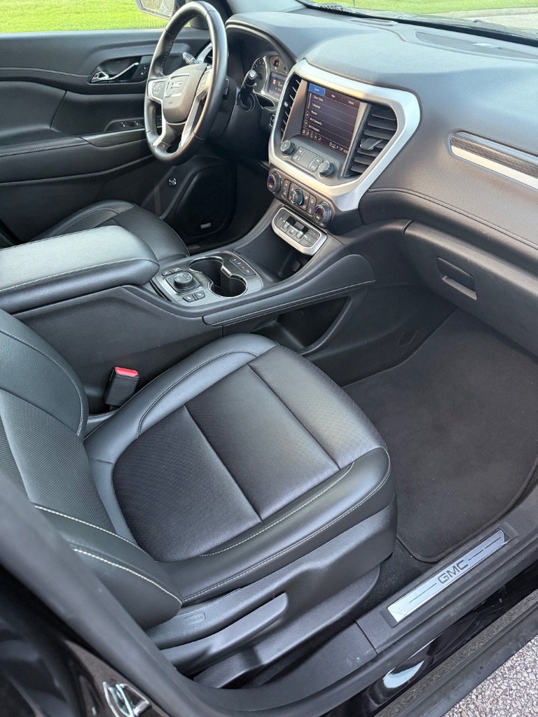 2023 GMC Acadia SLT photo