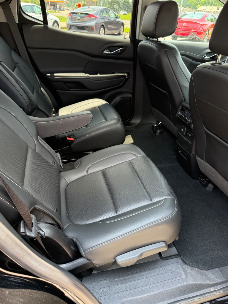 2023 GMC Acadia SLT photo
