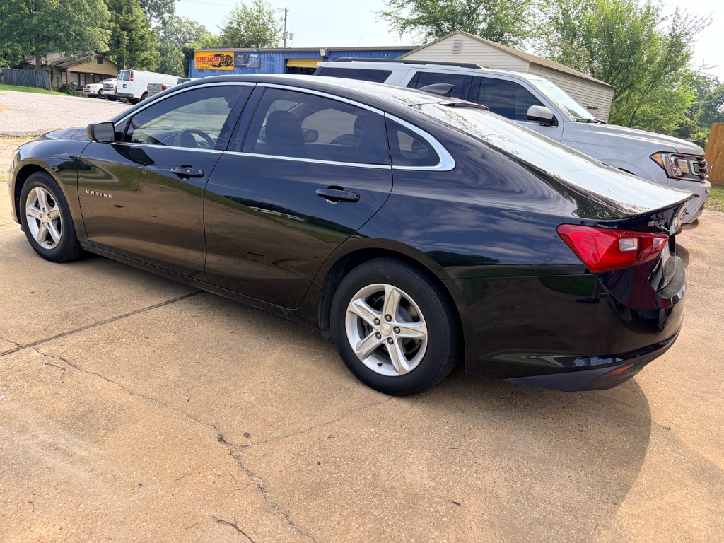 2019 Chevrolet Malibu - $17,900