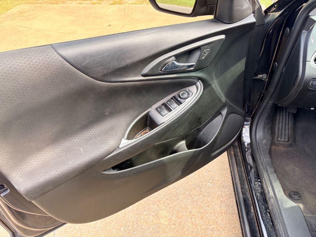 2019 Chevrolet Malibu - $17,900