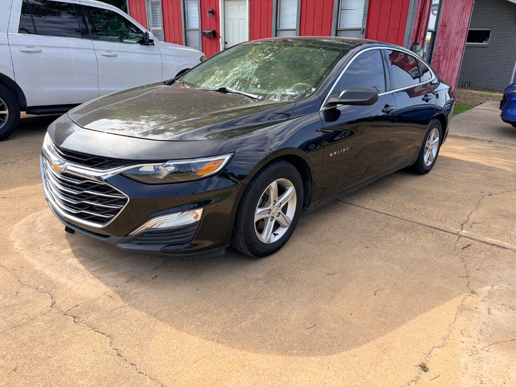 2019 Chevrolet Malibu - $17,900