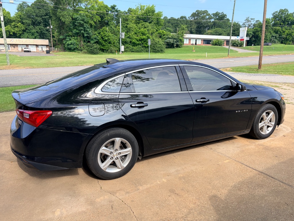 2019 Chevrolet Malibu - $17,900
