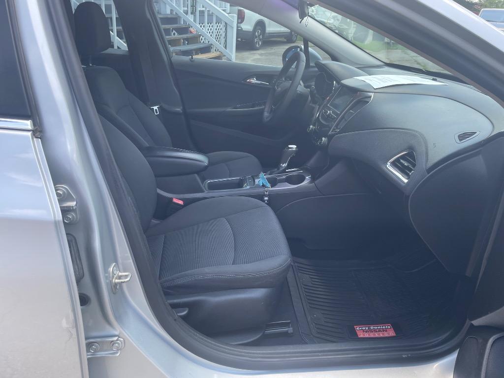 2017 Chevrolet Cruze - $8,499