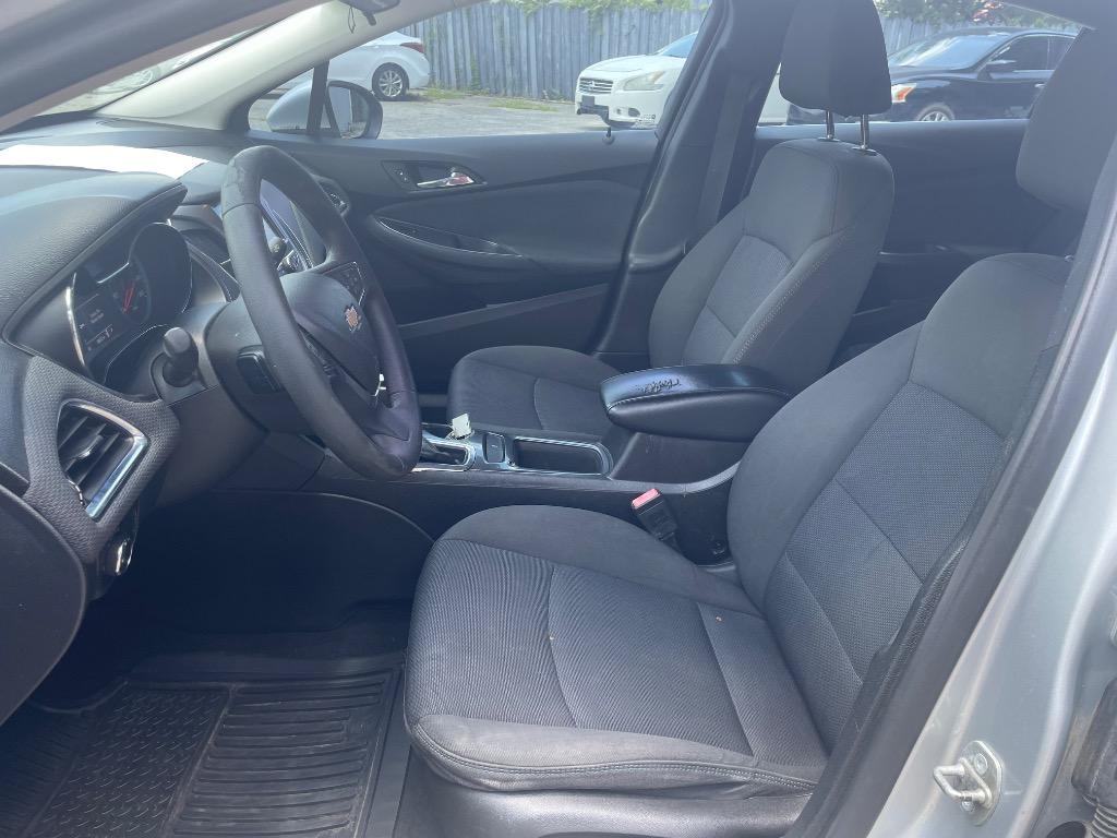 2017 Chevrolet Cruze - $8,499