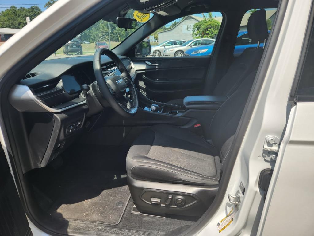 2025 Jeep Cherokee - $31,900