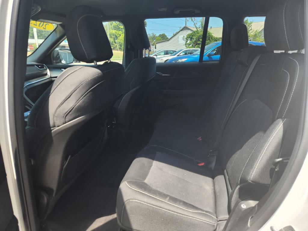 2025 Jeep Cherokee - $31,900