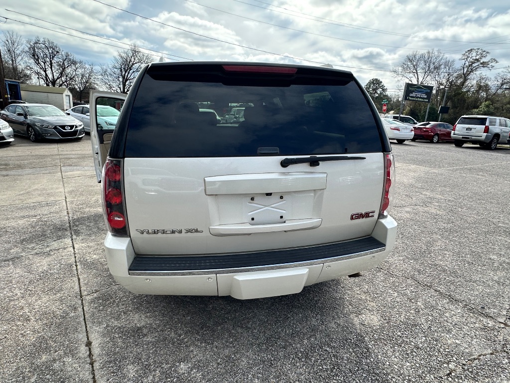 2013 GMC Yukon XL Denali photo