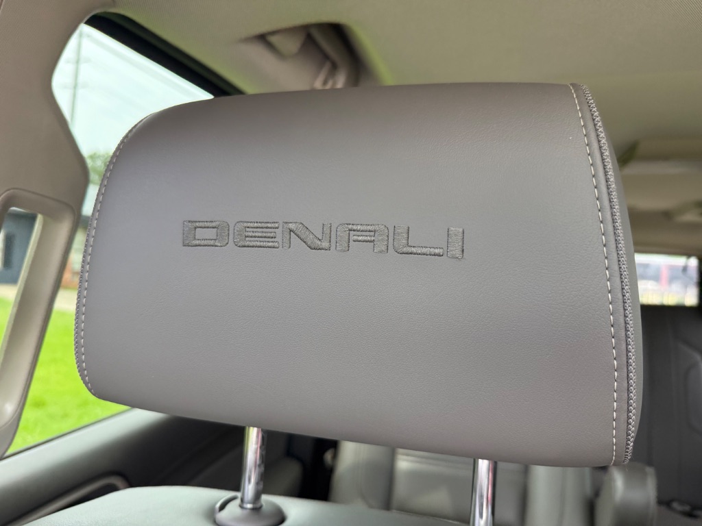 2015 GMC Yukon XL Denali photo