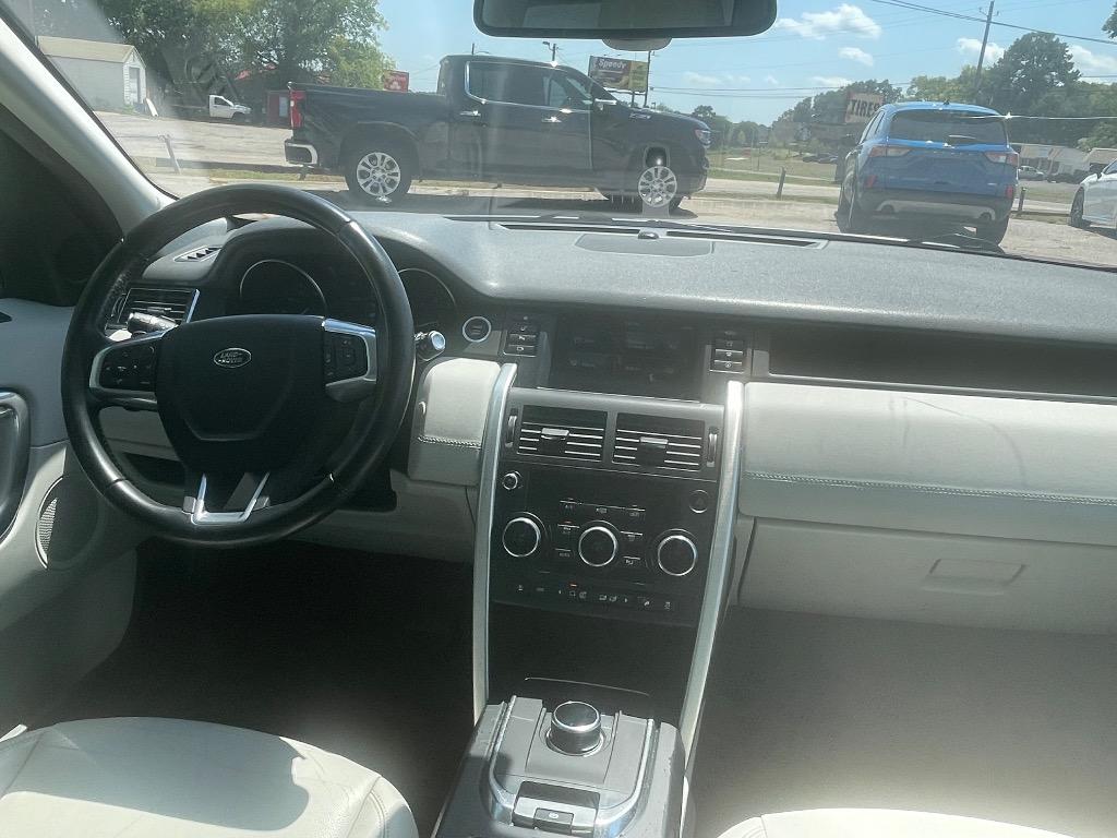 2019 Land Rover Discovery - $7,900
