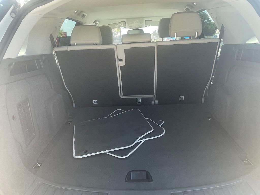 2019 Land Rover Discovery - $7,900