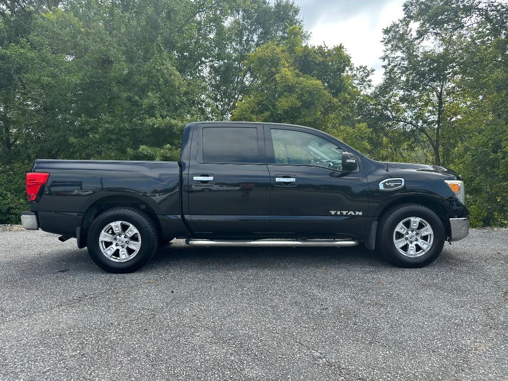 2017 Nissan Titan SV