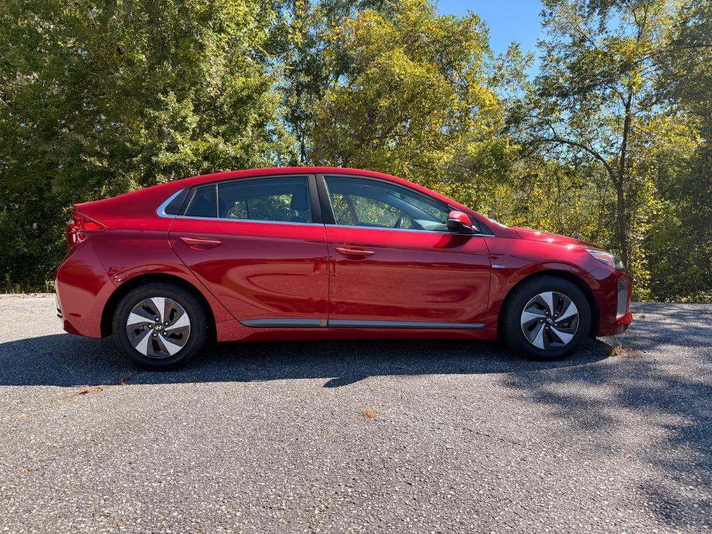 2019 Hyundai Ioniq - $10,800