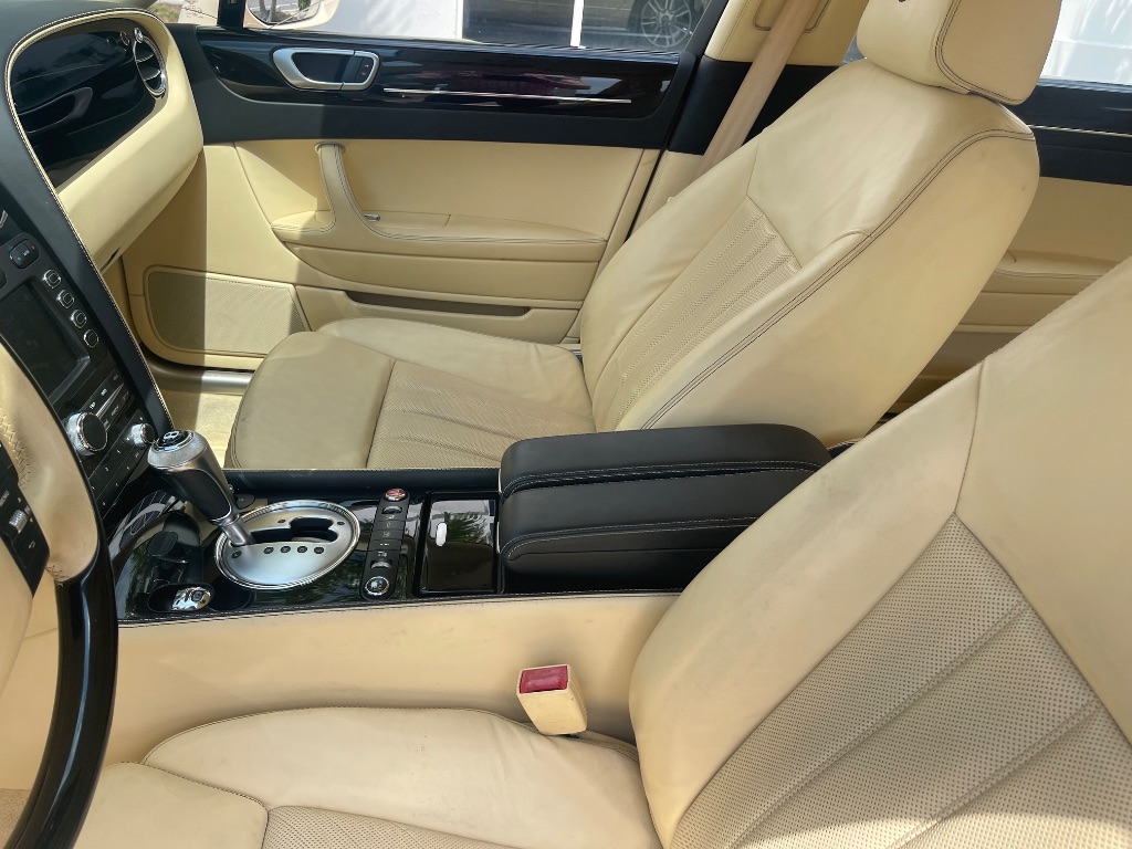 2011 Bentley MDX photo