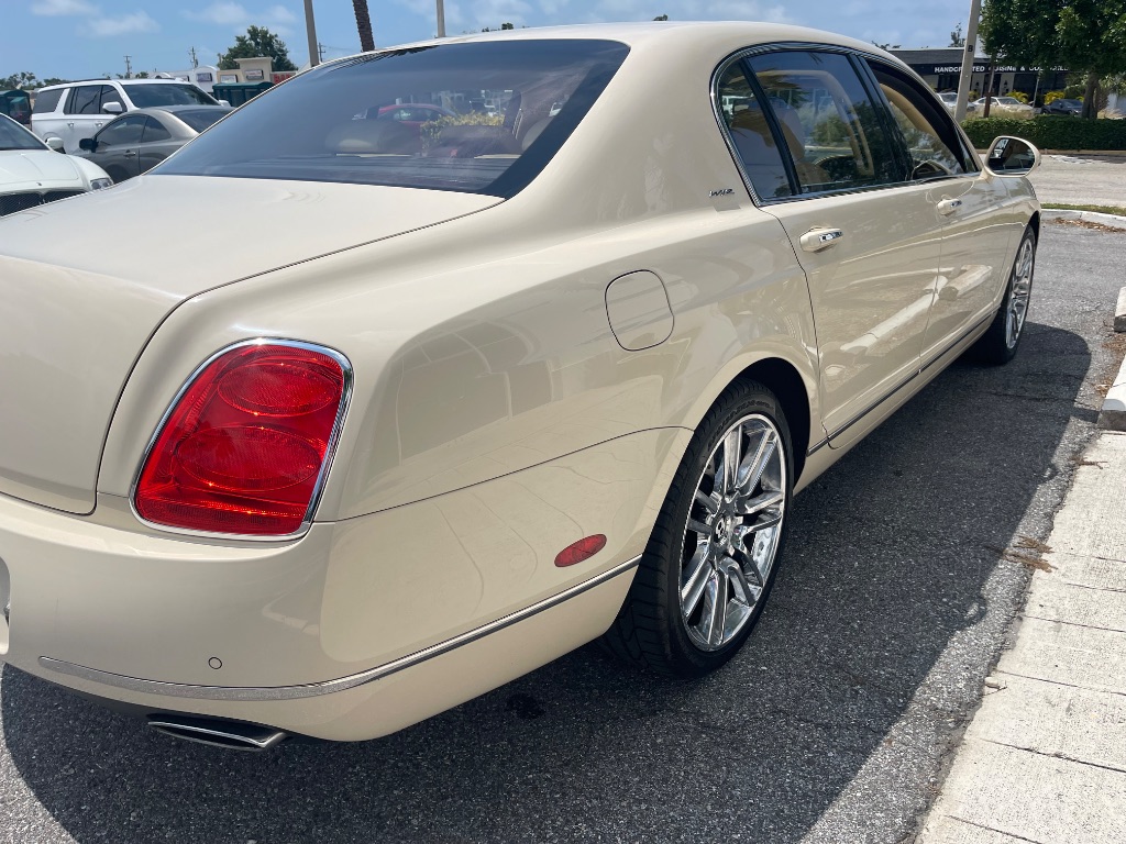 2011 Bentley MDX photo