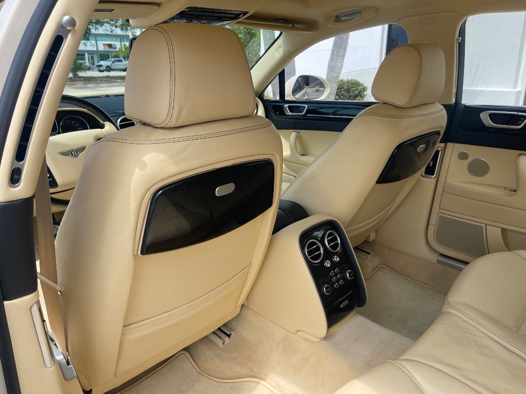 2011 Bentley MDX photo