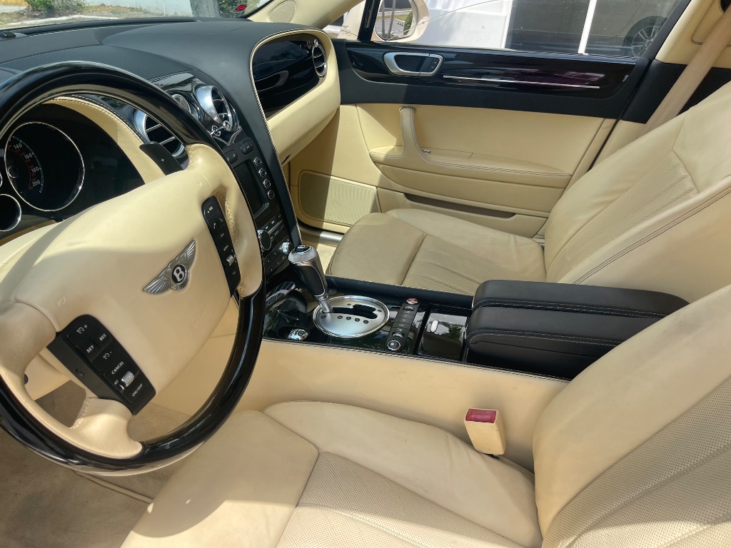 2011 Bentley MDX photo