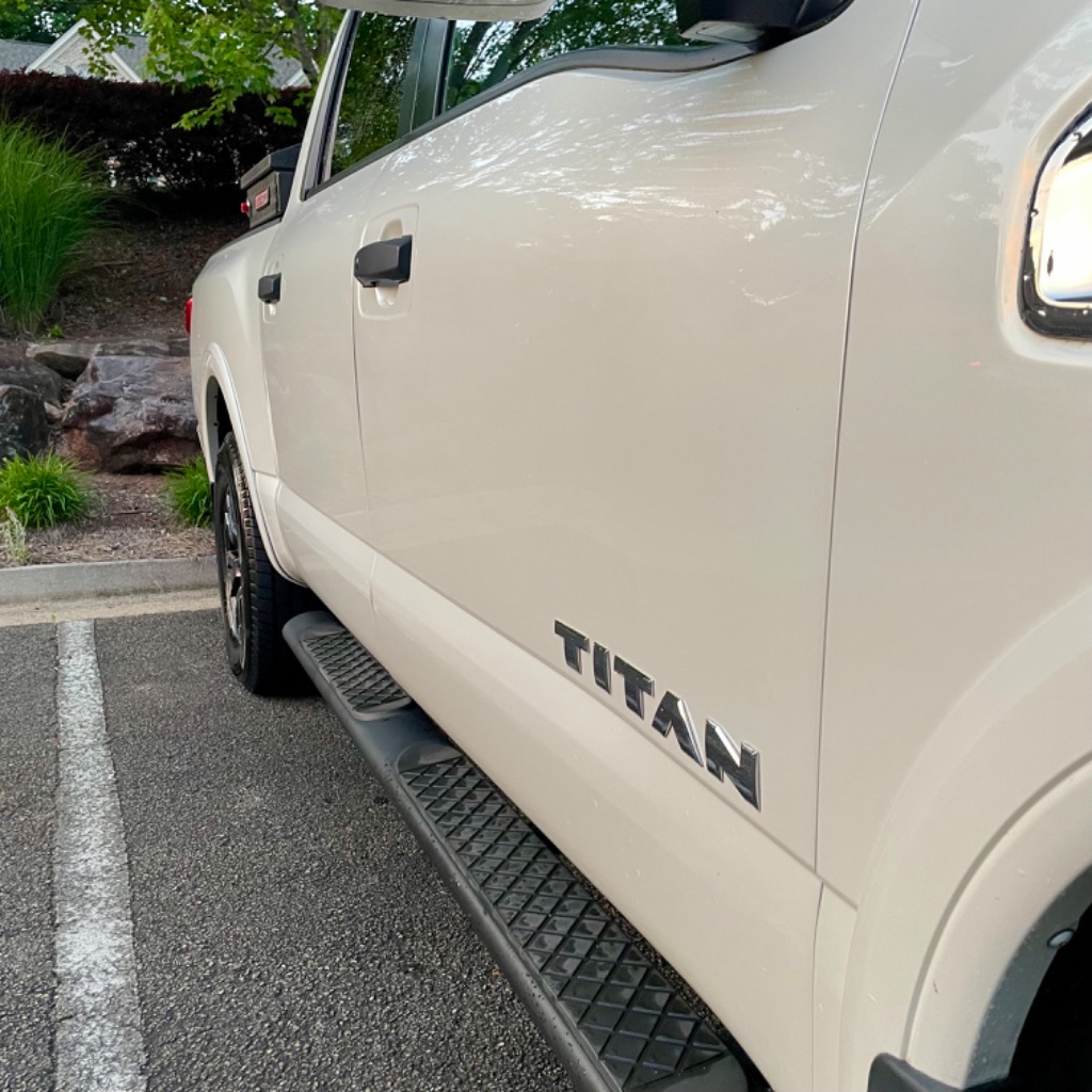 2017 Nissan Titan PRO-4X photo