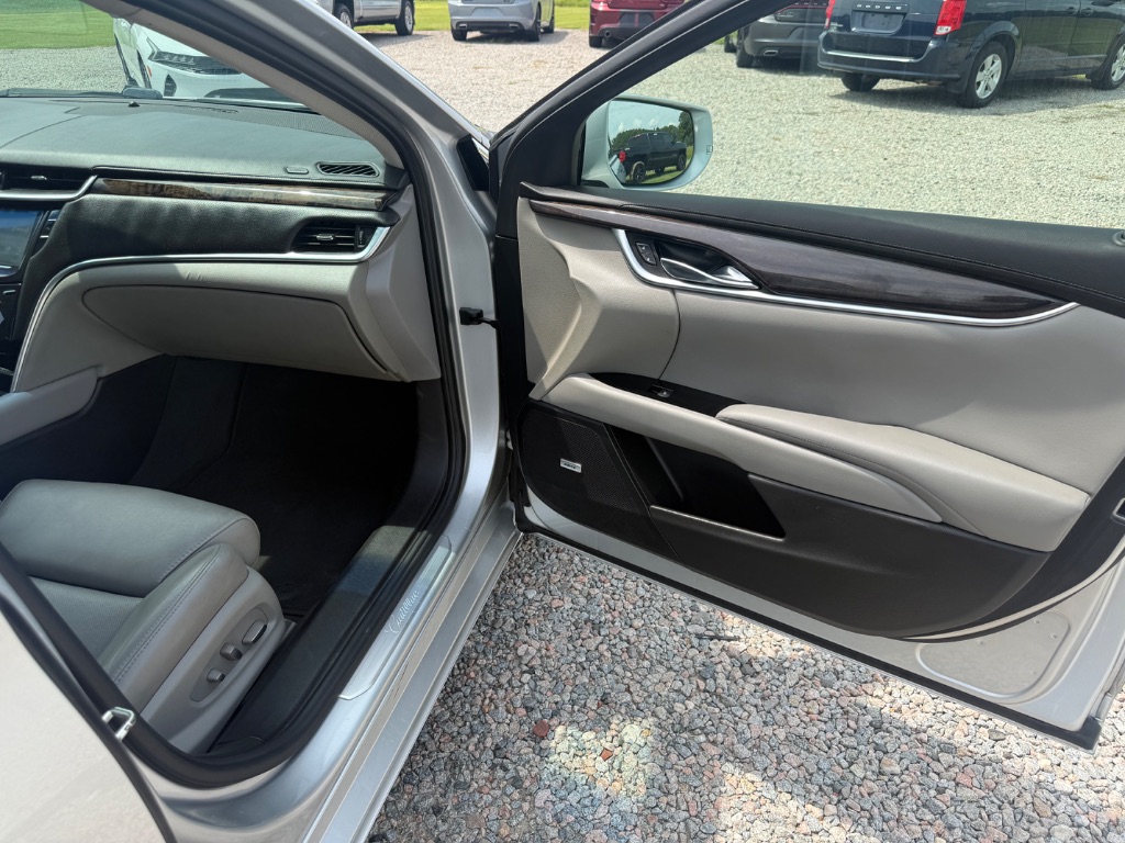 2013 Cadillac XTS - $7,999