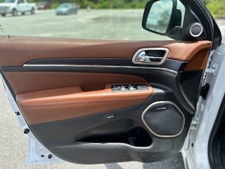 2017 Jeep Grand Cherokee Summit photo