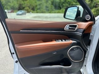 2017 Jeep Grand Cherokee Summit photo