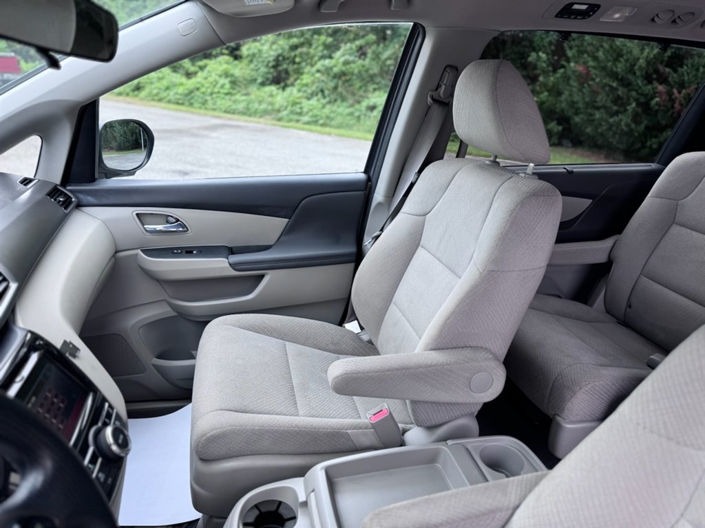 2015 Honda Odyssey - $15,999