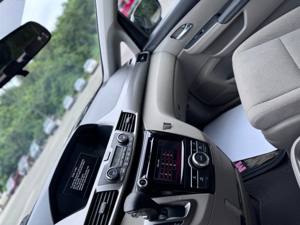 2015 Honda Odyssey - $15,999