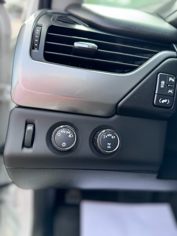 2020 Chevrolet Suburban 1500 LT photo