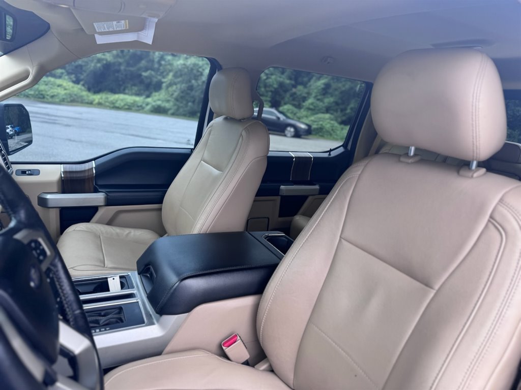 2016 Ford F150 Lariat photo