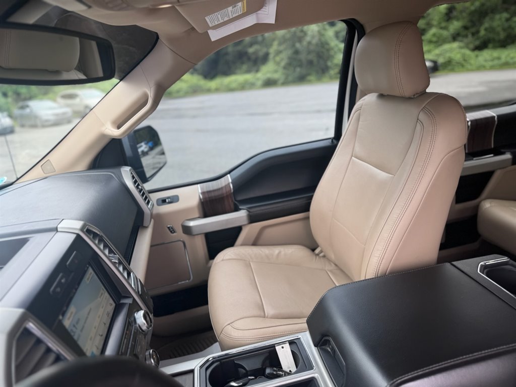 2016 Ford F150 Lariat photo