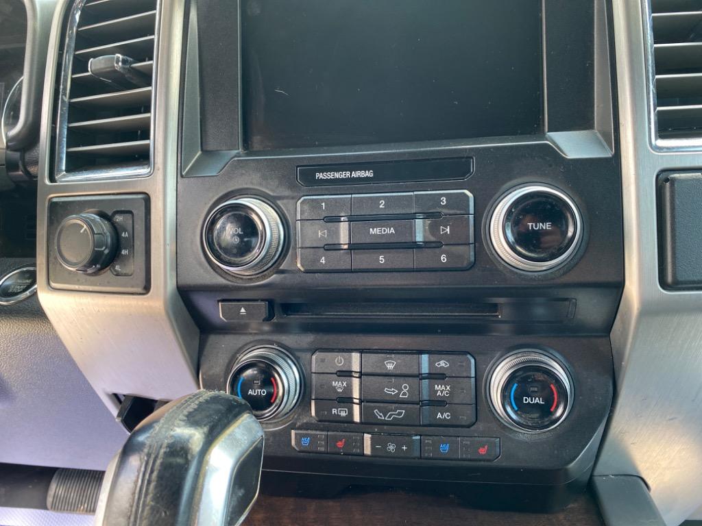 2015 Ford F150 Platinum photo