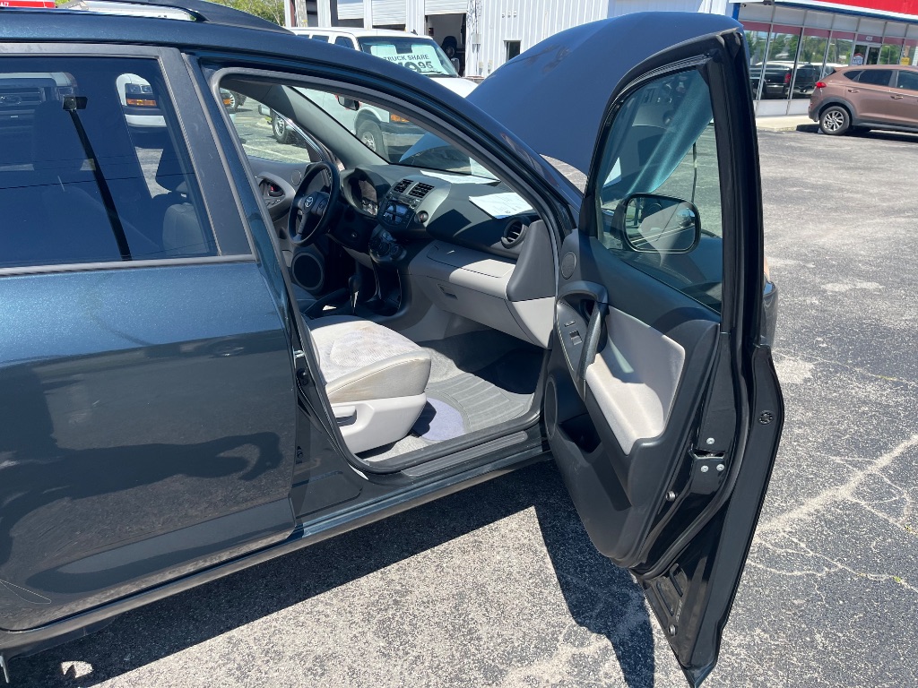 2011 Toyota RAV4 photo