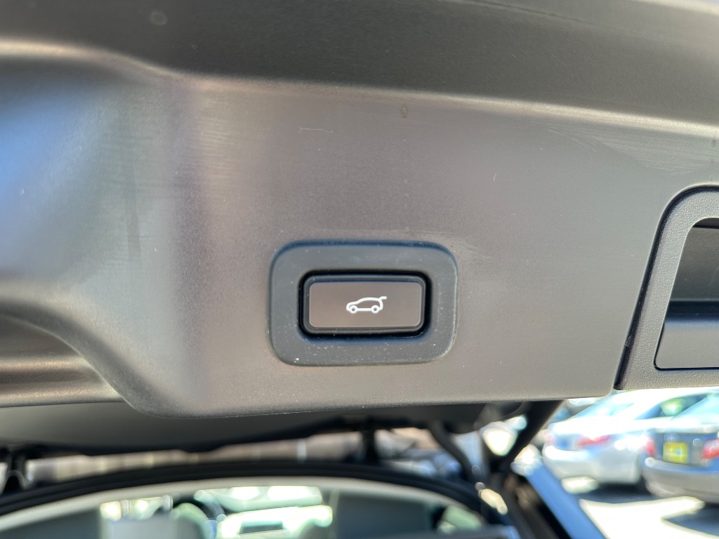 2022 Land Rover Range Rover Evoque - $29,890