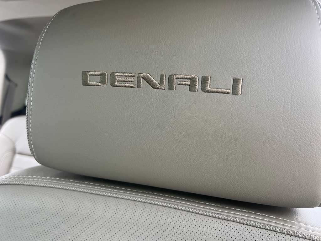 2015 GMC Sierra 2500 - $39,993