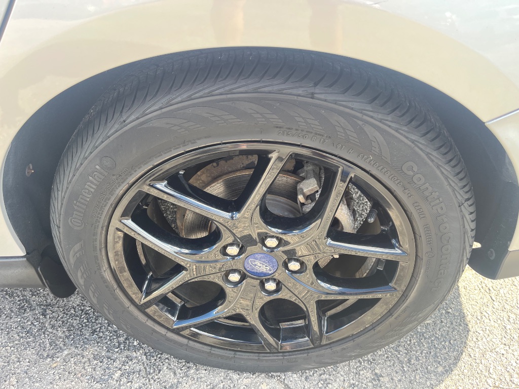 2016 Ford Focus - $17,017