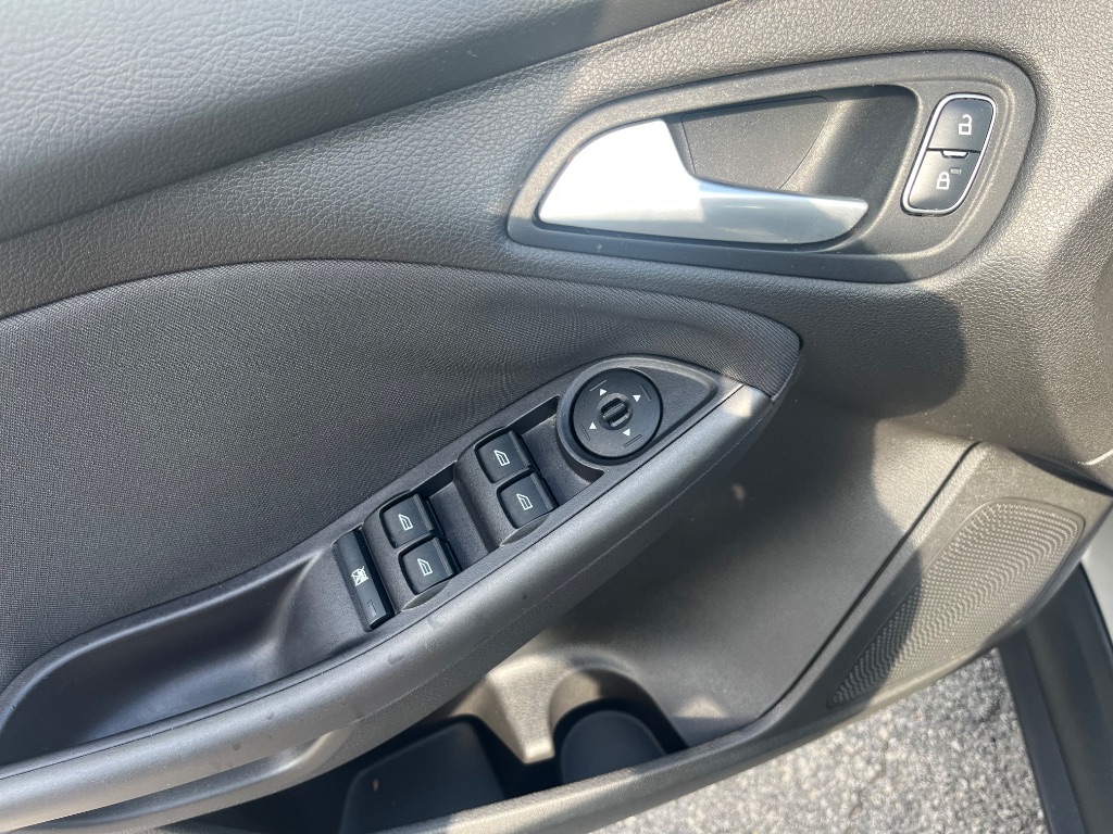2016 Ford Focus - $17,017