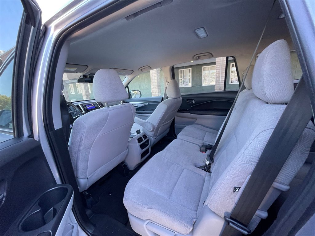 2020 Honda Pilot LX photo