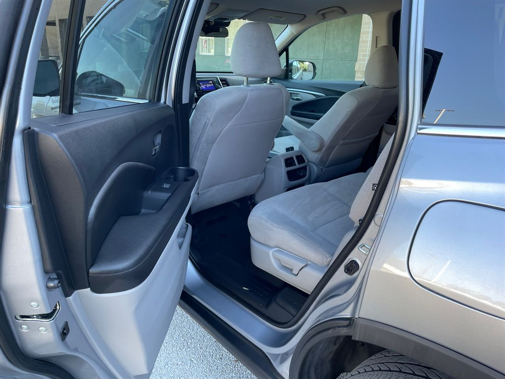 2020 Honda Pilot LX photo