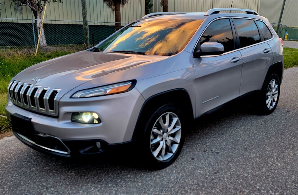 The 2018 Jeep Cherokee Limited photos